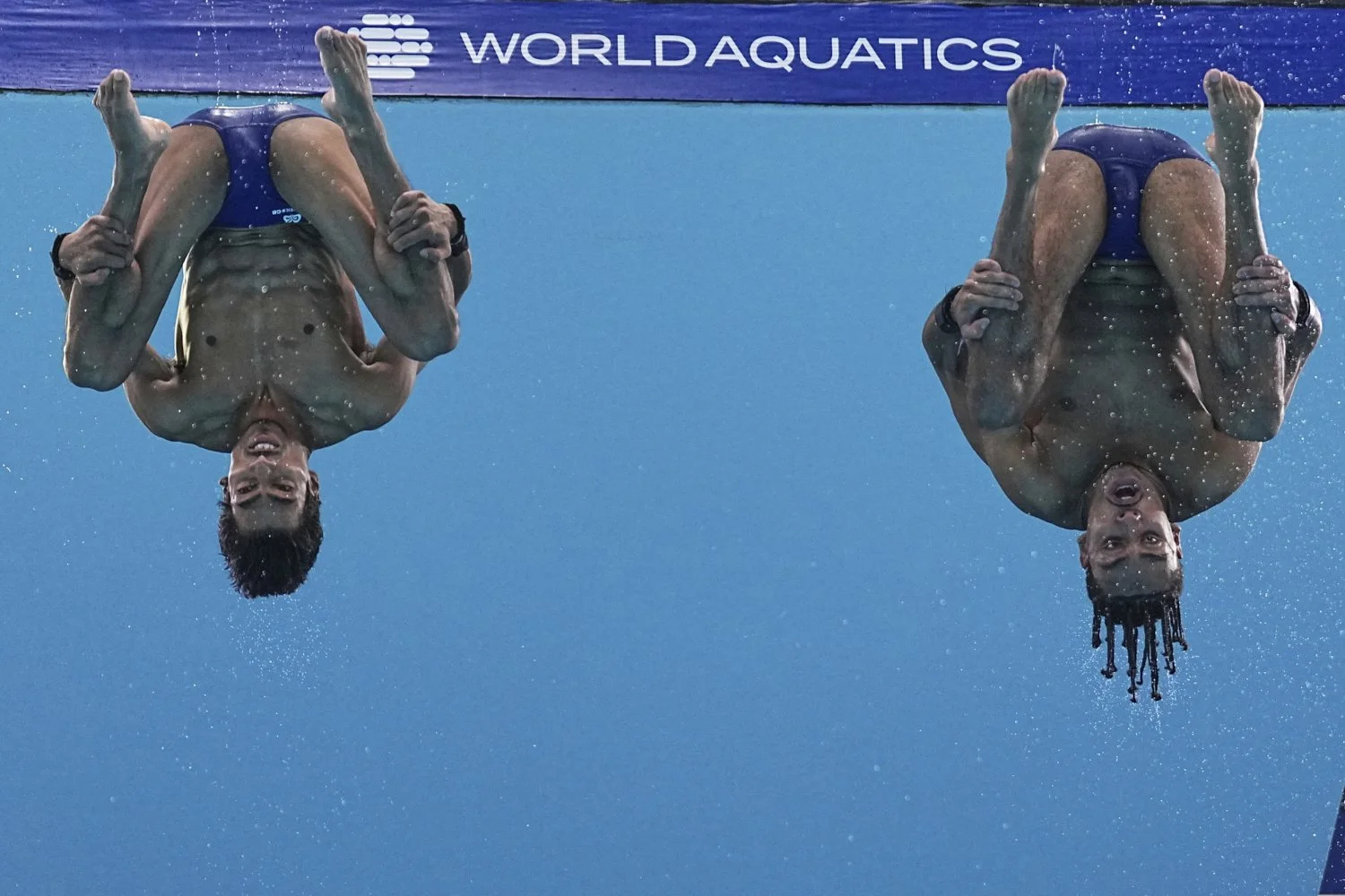 Kyle Kothari and Robbie Lee of Britain compete in the men's 10m synchronised diving final at the World Aquatics Championships in Singapore, Tuesday, July 29, 2025. (AP Photo/Ng Han Guan)
