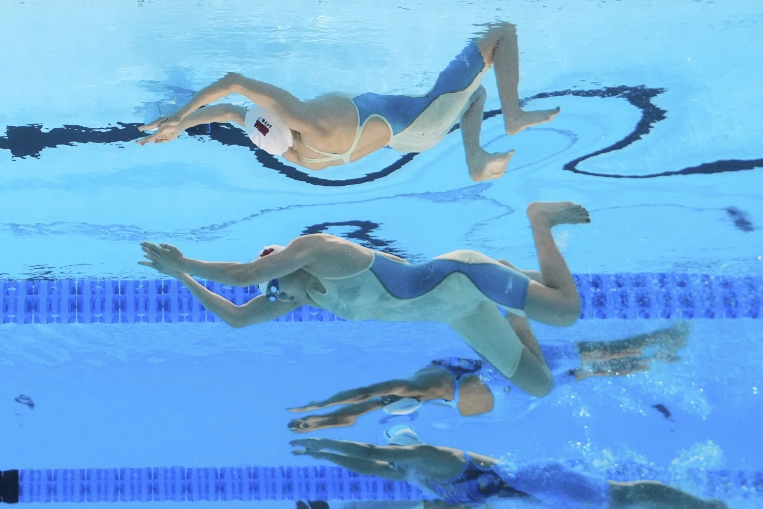 Tang Qianting of China and Neutral Athlete Belarus, Alina Zmushka compete in the women's 100m breaststroke Final at the World Aquatics Championships in Singapore, Tuesday, July 29, 2025. (AP Photo/Lee Jin-man)