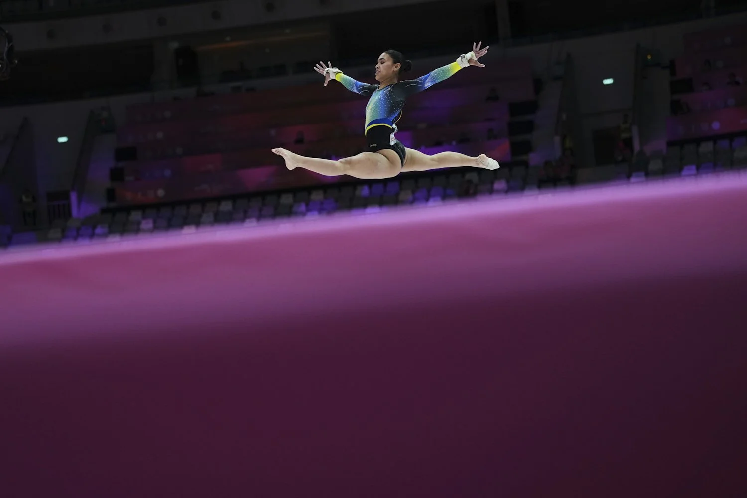  Naveen Daries of South Africa competes on the floor during the 53rd Artistic Gymnastics World Championships in Jakarta, Indonesia, Oct. 21, 2025. (AP Photo/Dita Alangkara) 