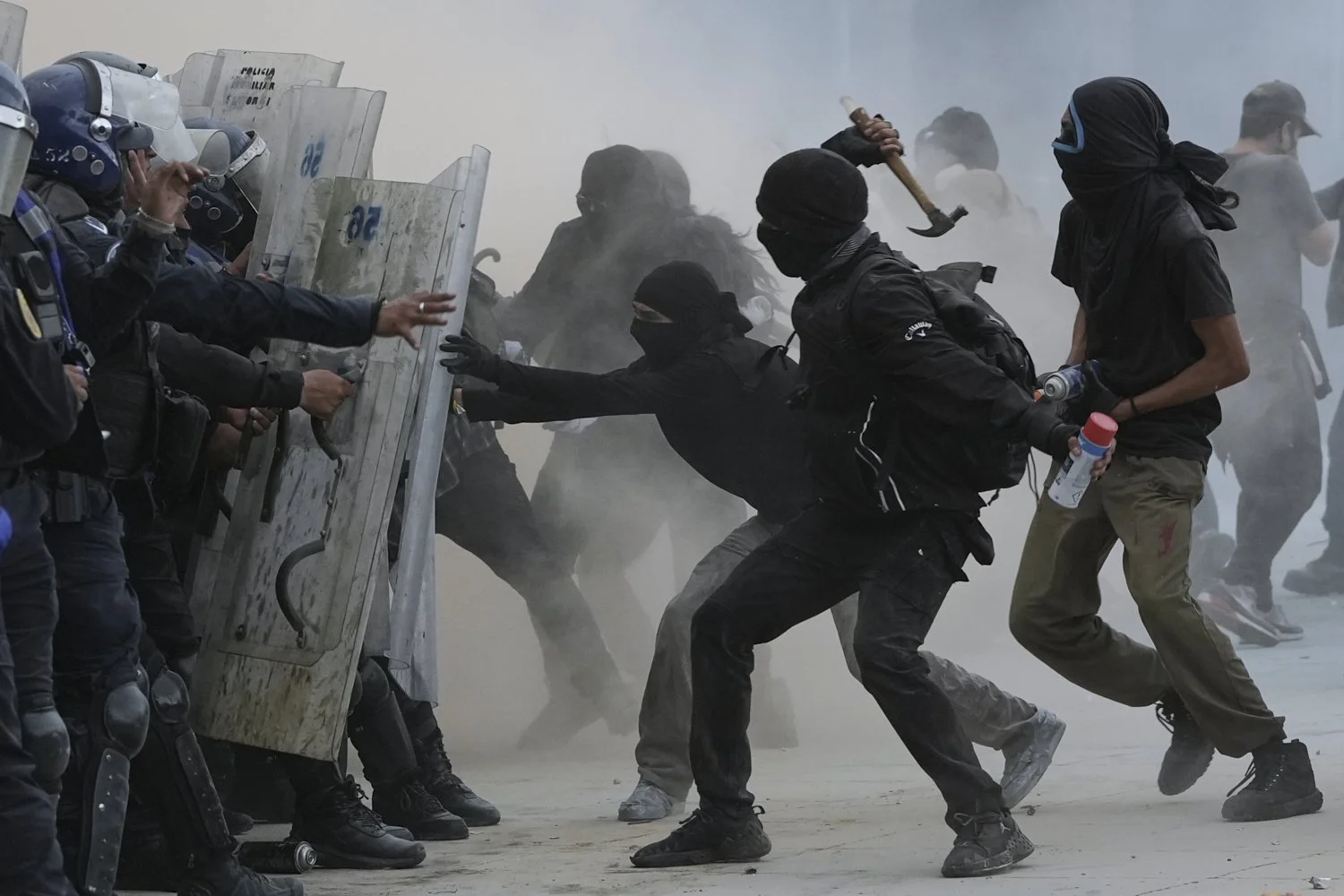 Demonstrators and riot police face off during a protest commemorating the anniversary of the 1968 Tlatelolco killings, when soldiers fired on student protesters, in Mexico City, Oct. 2, 2025. (AP Photo/Claudia Rosel) 