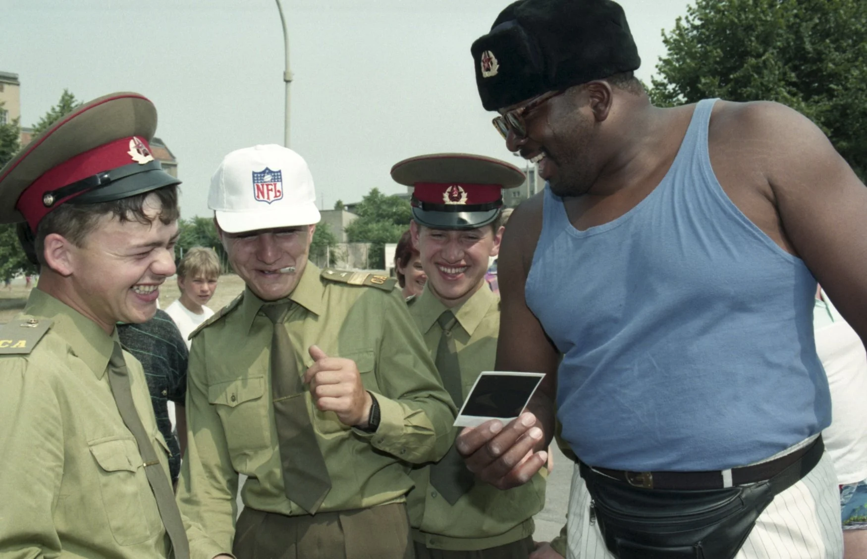 Soviet soldiers and chunks of the Wall: NFL’s first visit to Berlin came as the Cold War ended