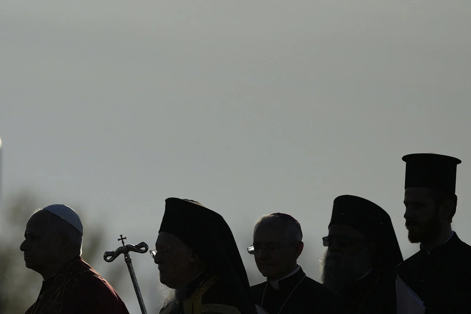  Pope Leo XIV, left, and Ecumenical Patriarch Bartholomew I, the spiritual leader of the world's Eastern Orthodox Christians, second left, leave after an Ecumenical prayer service at archaeological excavations of the ancient Byzantine-era Christian S