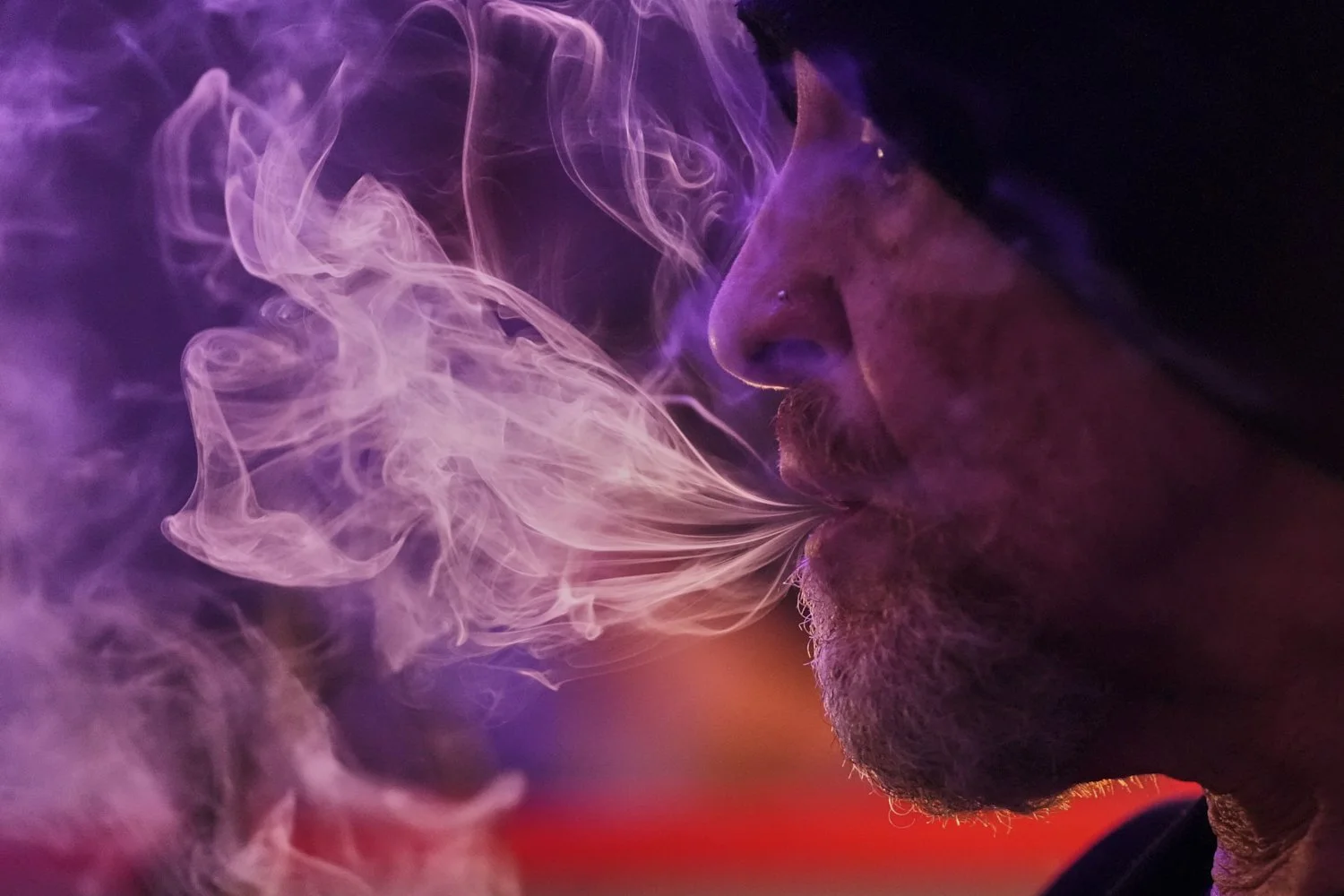  Miguel Laboy smokes cannabis, Oct. 3, 2025, in Brookline, Mass. (AP Photo/Robert F. Bukaty) 