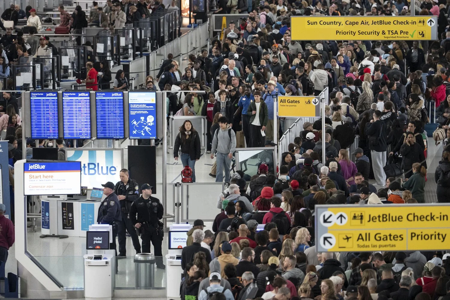  People wait in a TSA line at the John F. Kennedy International Airport, March 22, 2026, in New York. (AP Photo/Yuki Iwamura) 