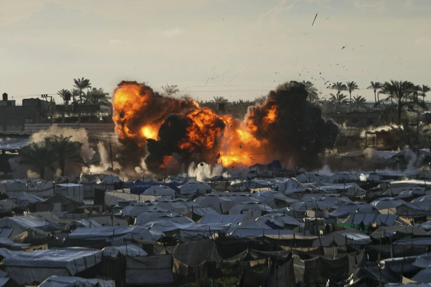  Smoke and flames rise from an Israeli military strike on a target next to a tent camp in Deir al-Balah, central Gaza Strip, March 25, 2026. (AP Photo/Abdel Kareem Hana) 