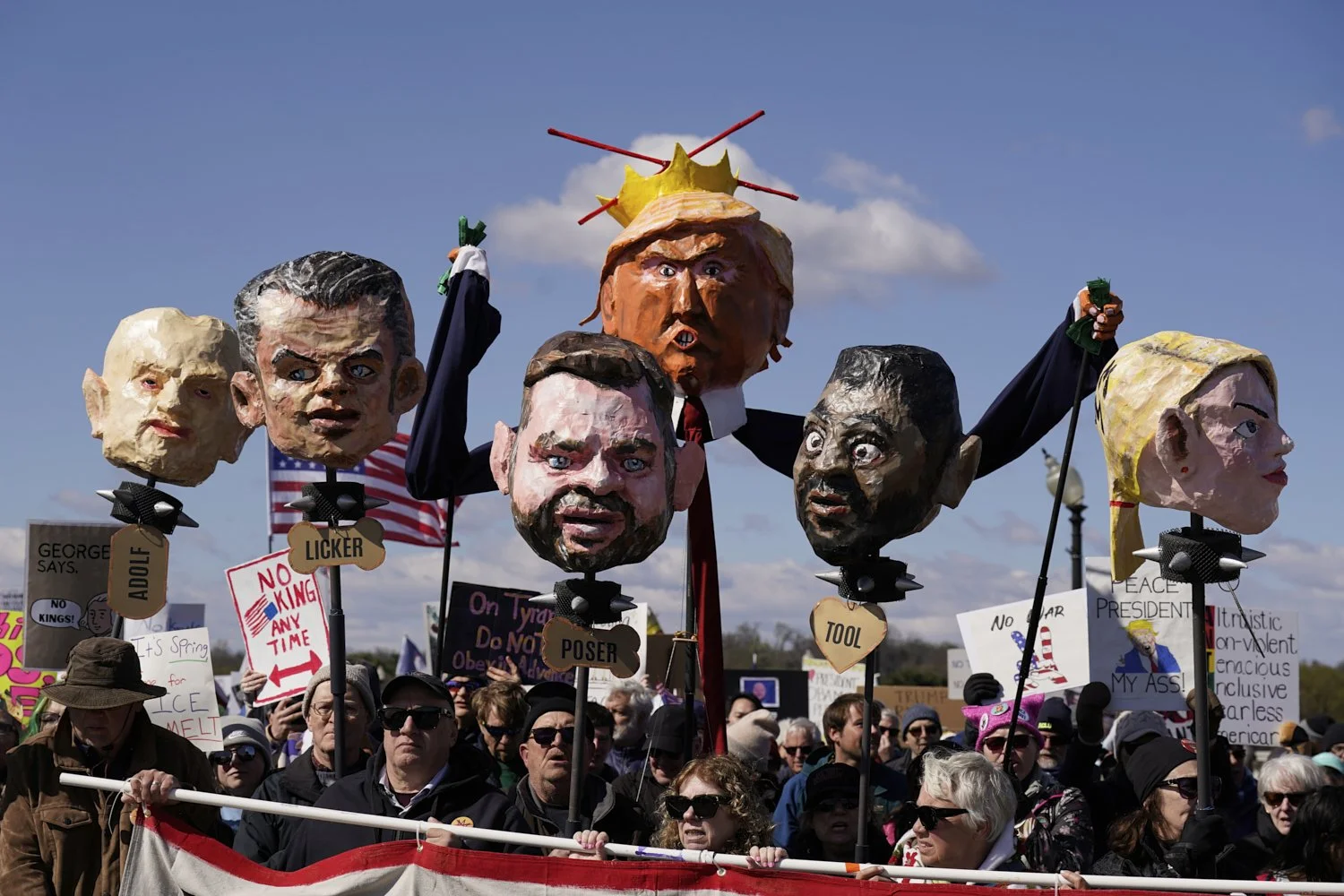  Demonstrators march near the Memorial Bridge during the No Kings protest in Washington, March 28, 2026. (AP Photo/Jose Luis Magana) 