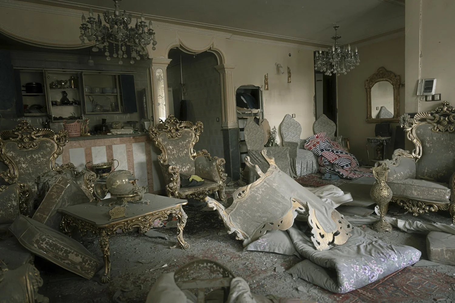  A damaged living room is seen in a house that was affected when a nearby residential building was hit in an overnight strike during the U.S.-Israeli military campaign in Tabriz, East Azerbaijan Province, northwestern Iran, March 24, 2026. (AP Photo/