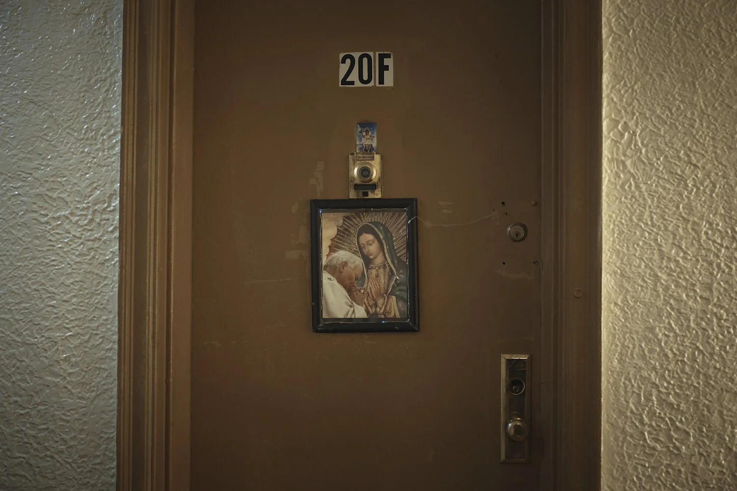  A religious image hangs from a  front door in a Bronx apartment building where tenants report maintenance issues, pest infestations on Tuesday, March 17, 2026, in New York. (AP Photo/Andres Kudacki) 