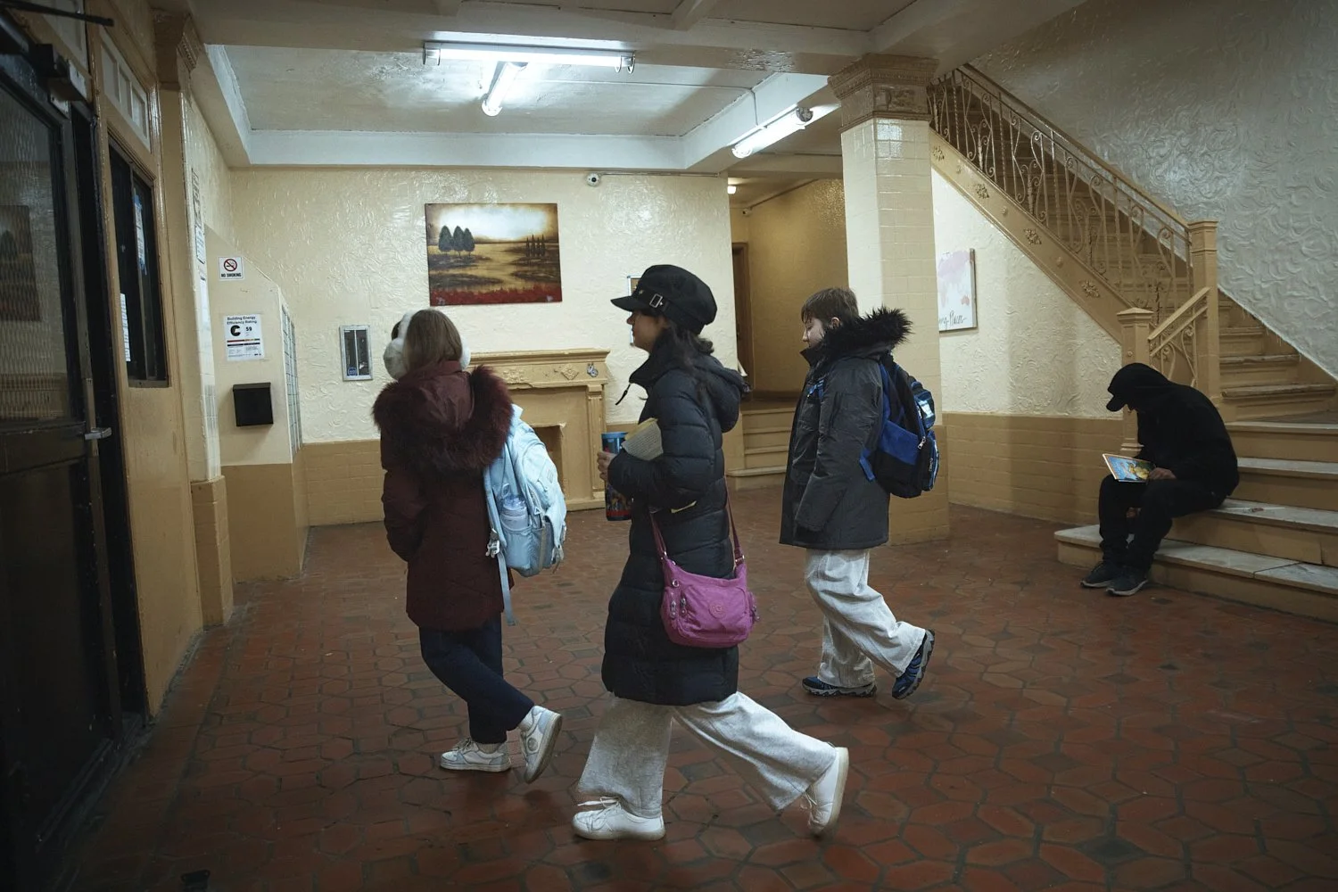 Gulhayo Yuldosheva’s kids leave to school in a Bronx apartment building where tenants report maintenance issues, pest infestations on Tuesday, March 17, 2026, in New York. (AP Photo/Andres Kudacki) 