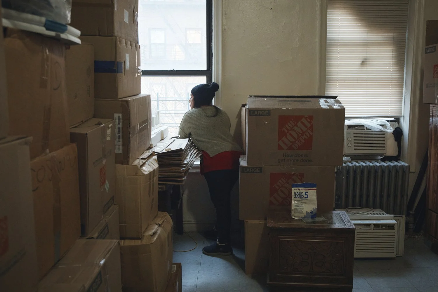  Marina Quiroz, 65, looks through the window in a Bronx apartment building where tenants report maintenance issues, pest infestations on Tuesday, March 17, 2026, in New York. (AP Photo/Andres Kudacki) 