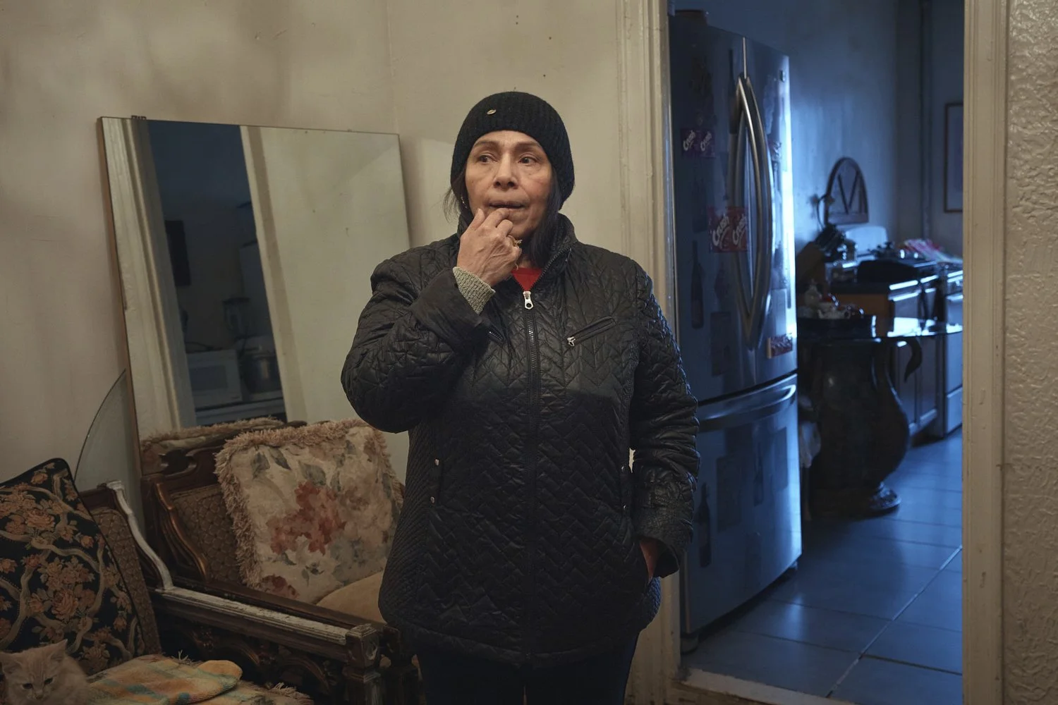  Marina Quiroz stands in her living room in a Bronx apartment building, where tenants report maintenance issues, pest infestations, Tuesday, March 17, 2026, in New York. (AP Photo/Andres Kudacki) 