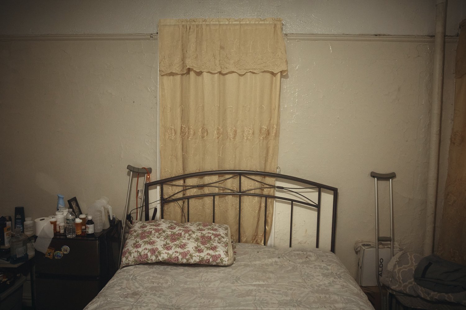  Tomi Rodriguez’s room, 45, is seen in a Bronx apartment building where tenants report maintenance issues, pest infestations on Tuesday, March 17, 2026, in New York. (AP Photo/Andres Kudacki) 