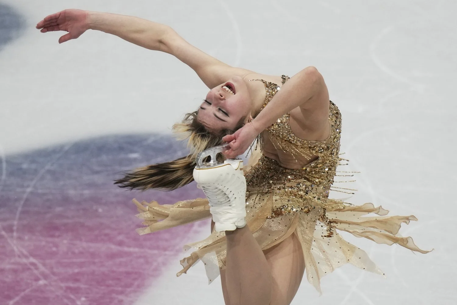  Alysa Liu of the United States competes during the women's figure skating free program at the Winter Olympics in Milan, Italy, Feb. 19, 2026. (AP Photo/Francisco Seco) 