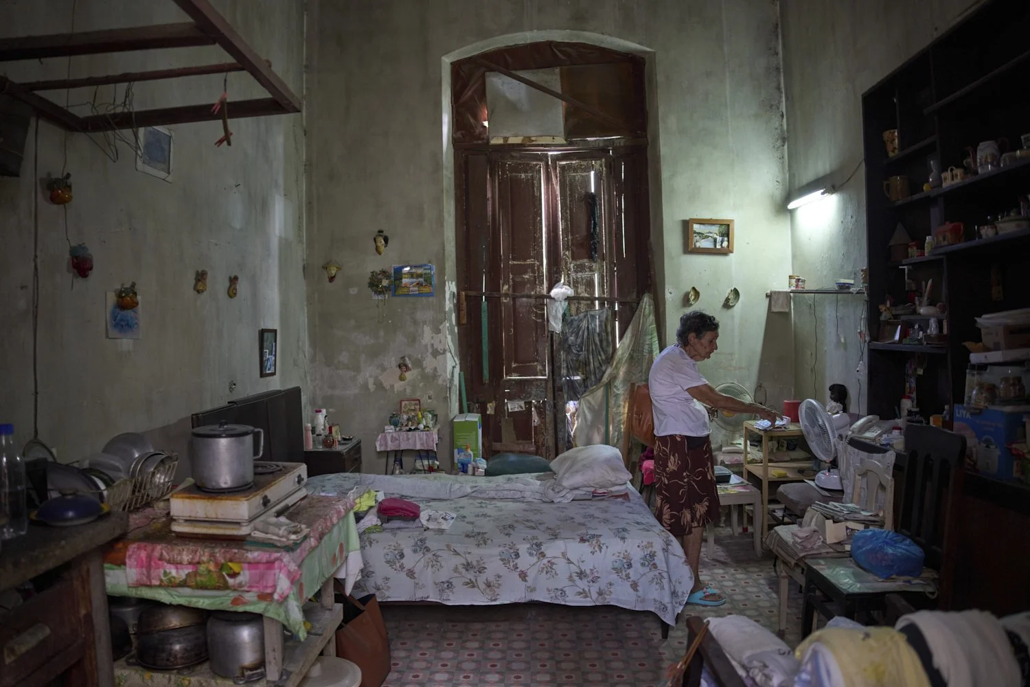  Mercedes Lopez Rey stands in her one-room apartment in Old Havana, Cuba, April 10, 2026. (AP Photo/Ramon Espinosa) 