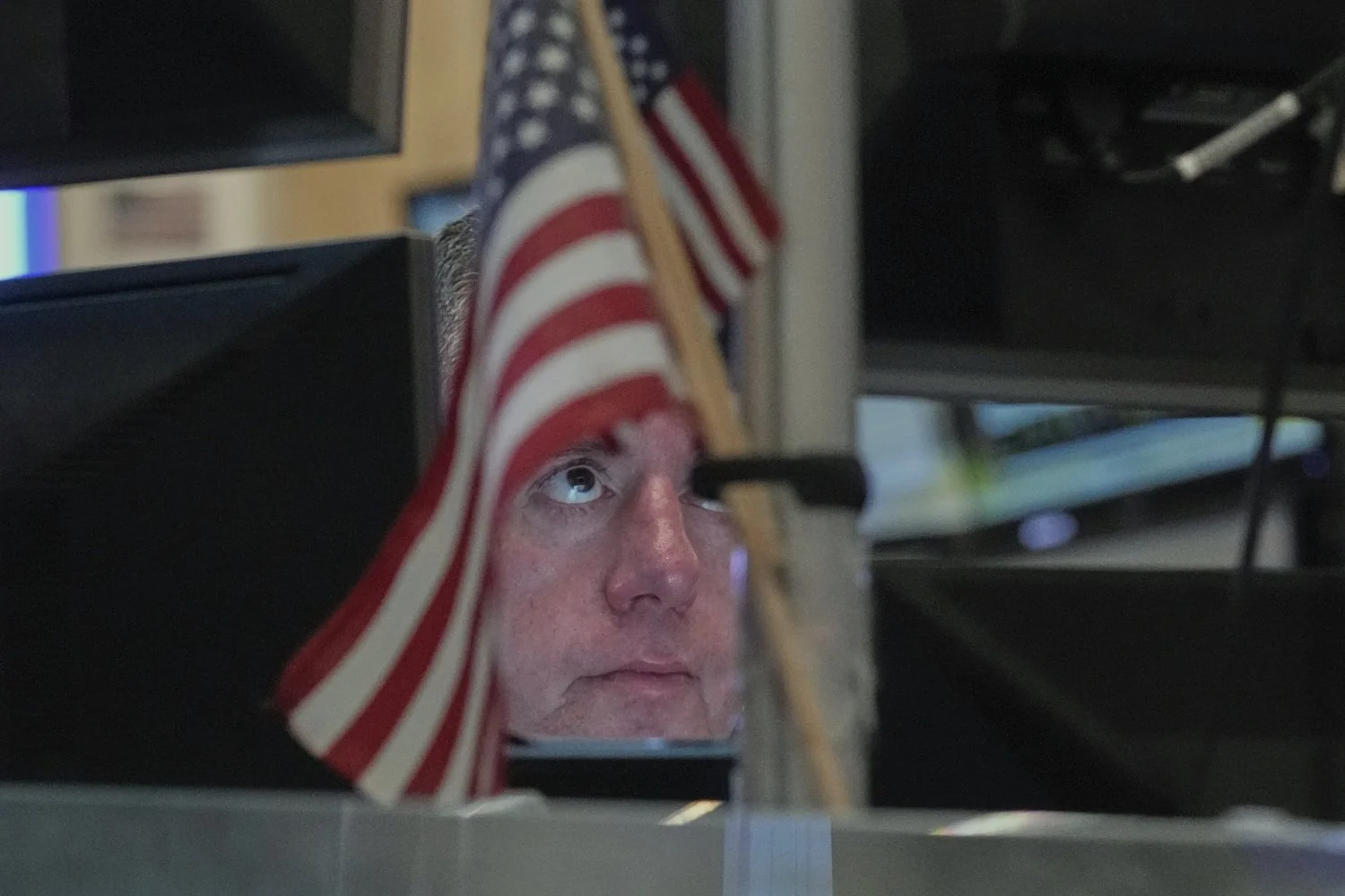  Trader Justin Flinn works on the floor of the New York Stock Exchange, April 23, 2026. (AP Photo/Richard Drew) 