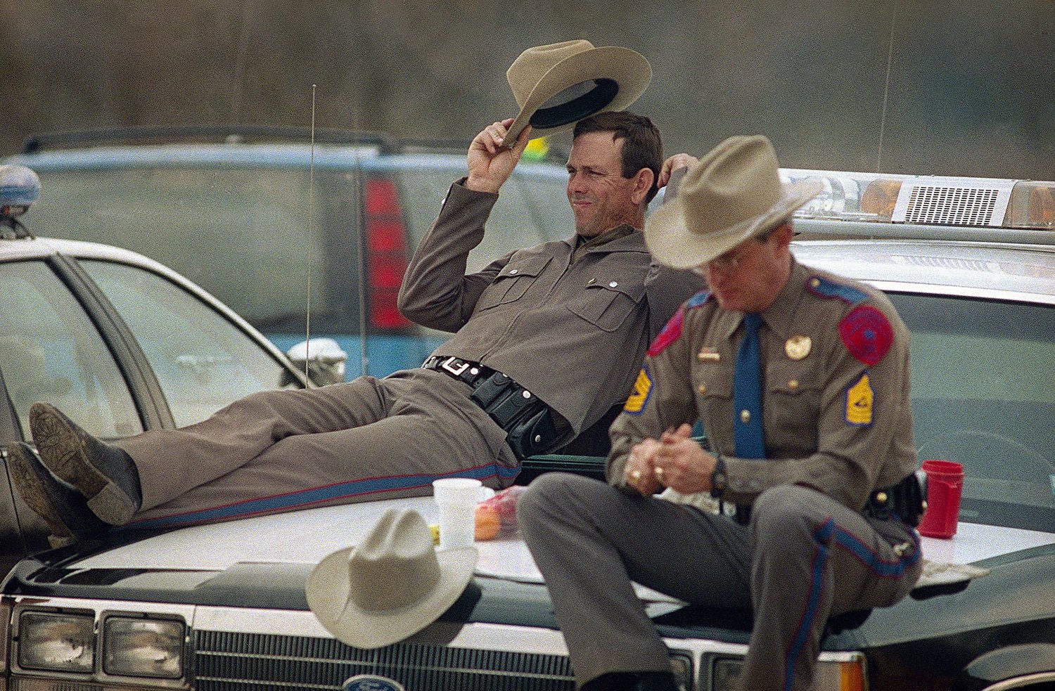Waco Officer Ridge 30 years since Waco standoff — AP Photos