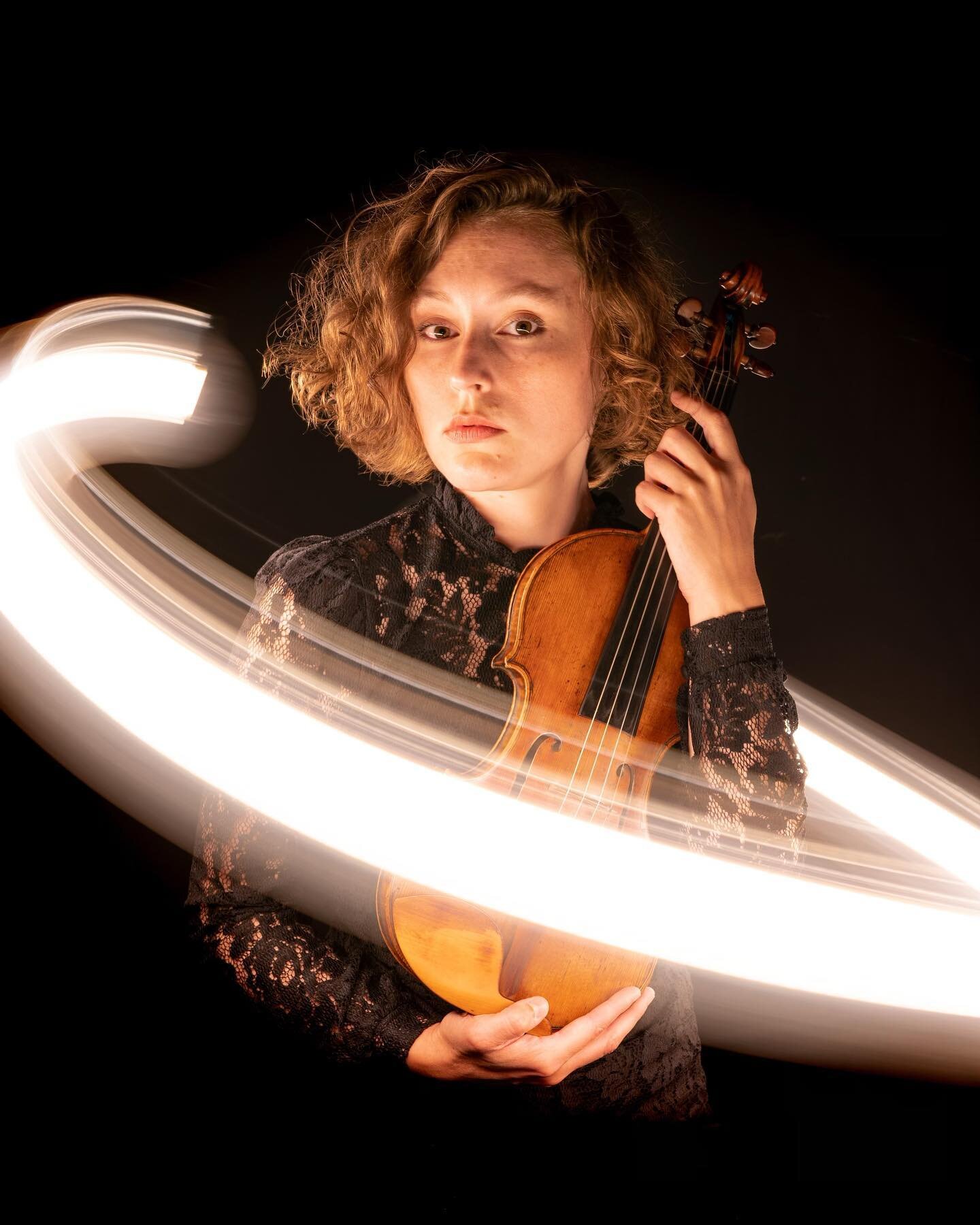 It&rsquo;s been a minute, IG! Slowly emerging from a summer hiatus with some stunning new photos by the one and only @gbrme, making me look and feel like a star 💫🤩💫
&mdash;-
#photoshoot #headshots #lights #lightpainting #feellikeastar #violin #vio
