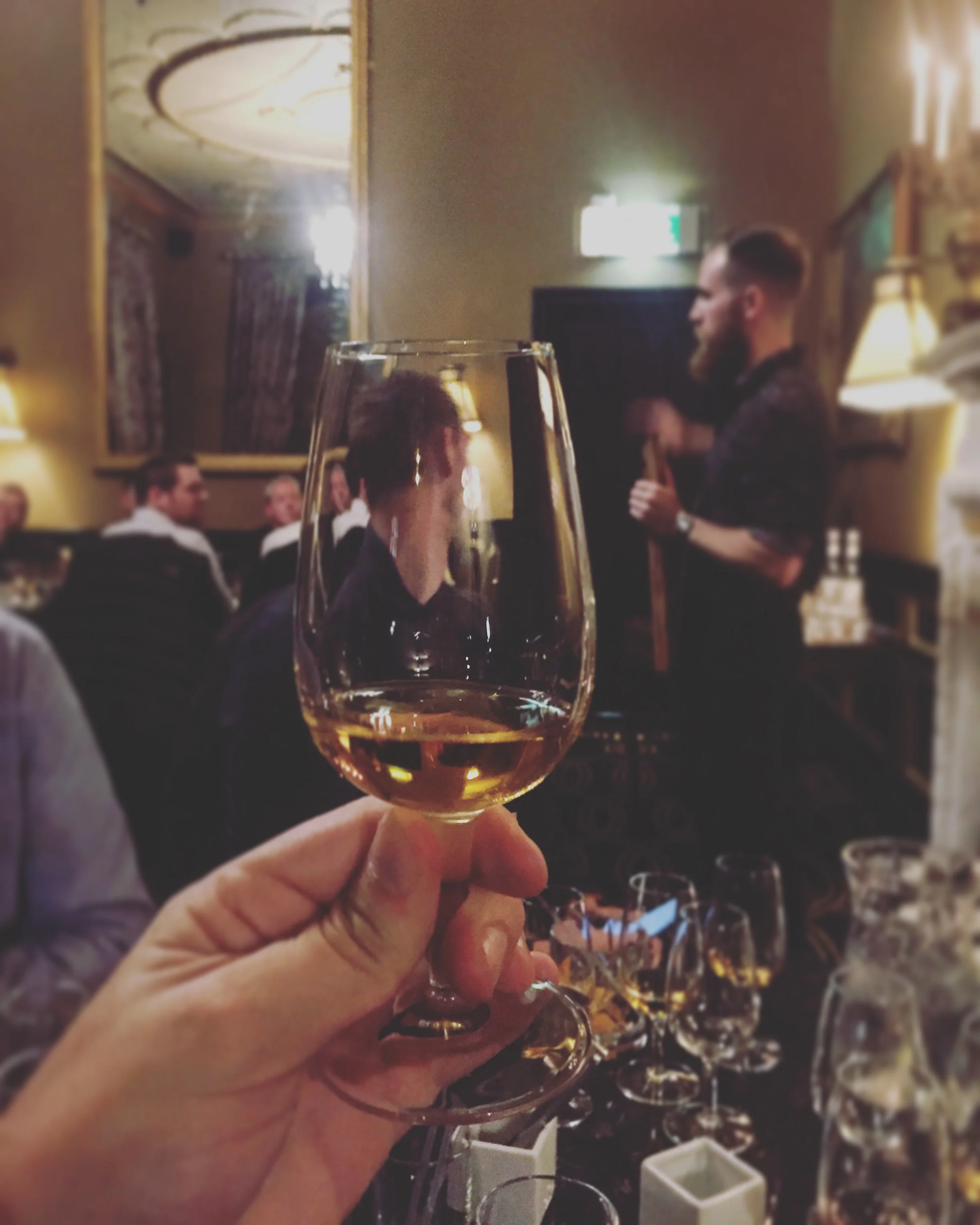 straight_serve_whiskey_powers_irish_whiskey_merchant_hotel_belfast_ni_explorer_niexplorer.jpg