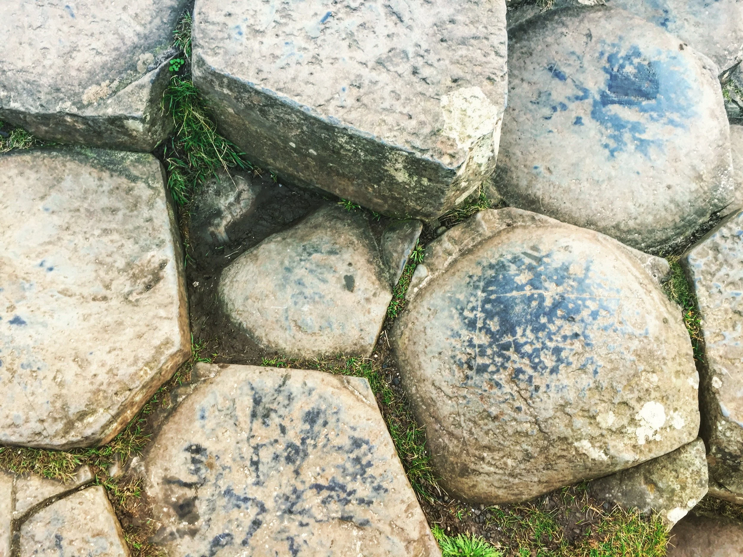 giants_causeway_coast_niexplorer_niexplorer_northern_ireland_travel_culture_blog