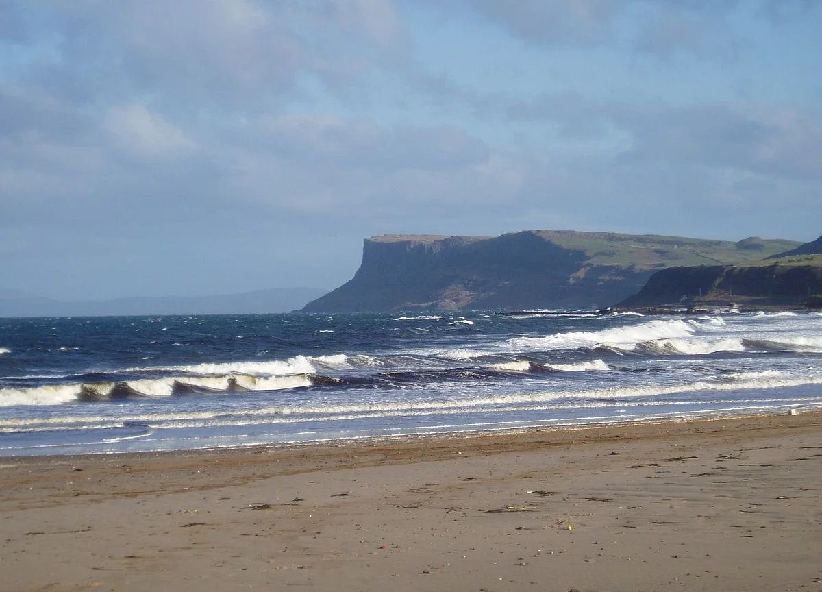 1200px-Fairhead.jpg
