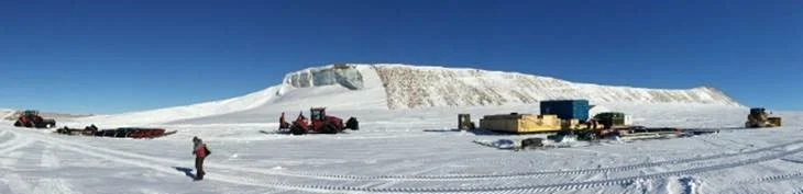 GrIT 2016 heading on to the ice sheet. Photo: Julie Raine