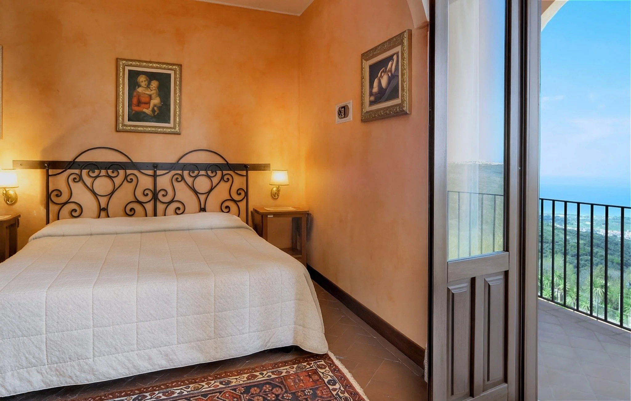 HOTEL - 1.jpg