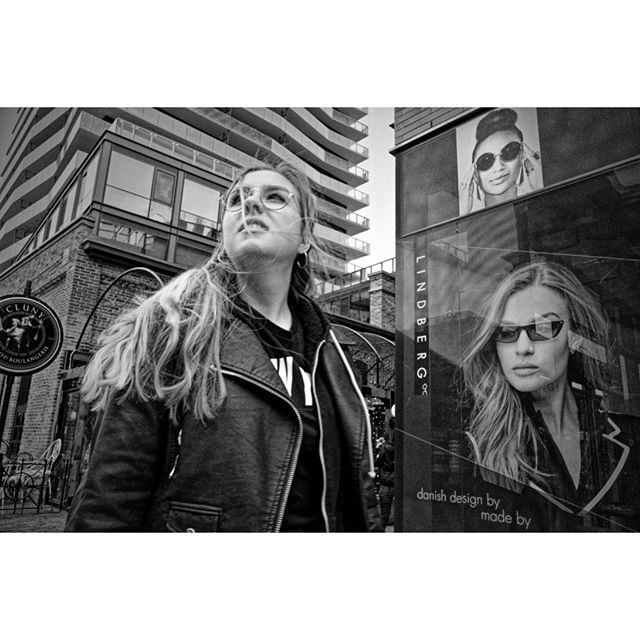 &quot;Three Faces of Eve&quot; - candid shot at the Distillery District, Toronto .
.
#torontostreets #streetphotography #ricohgr #ricohgr3 #candidphotography #streetphotographymagazine #streetphotography_bw #canpubphoto #streetleaks #life_is_street #