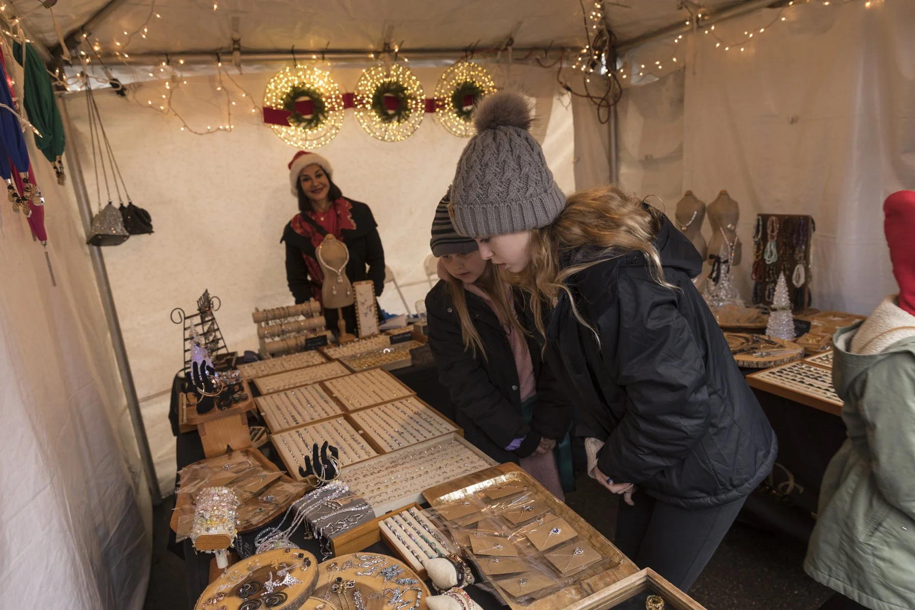 KringleMarket23-7165.jpg