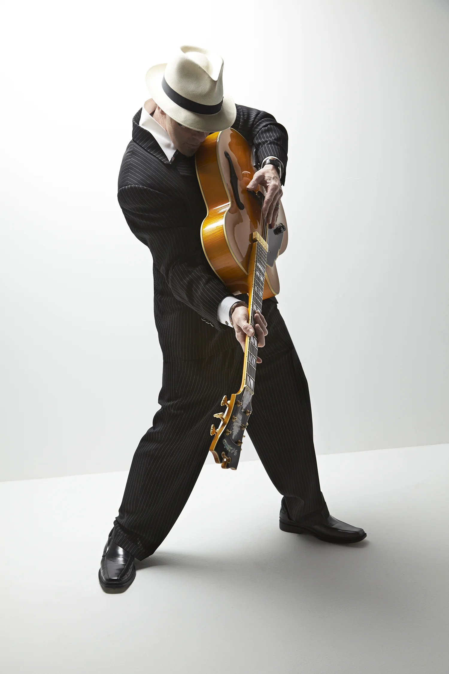 1500_4_KEITH ANDREW0839_Backcover right.jpg