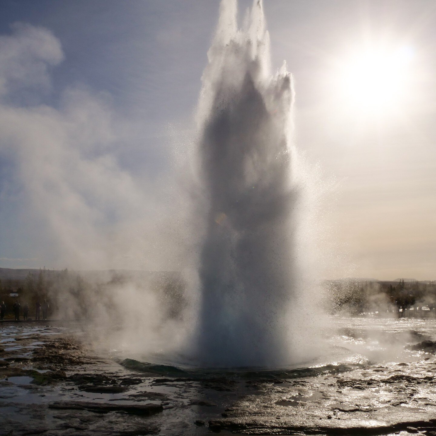 Hey peeps! After a long break, we are back on Instagram, yay! 🎉🎉🎉We will bring you more content, stories and reels 🇮🇸 come along around Iceland with us and don&acute;t be shy: tag us, we love it! ❤️#eastwesticeland #niceland #goldencircle #onthe