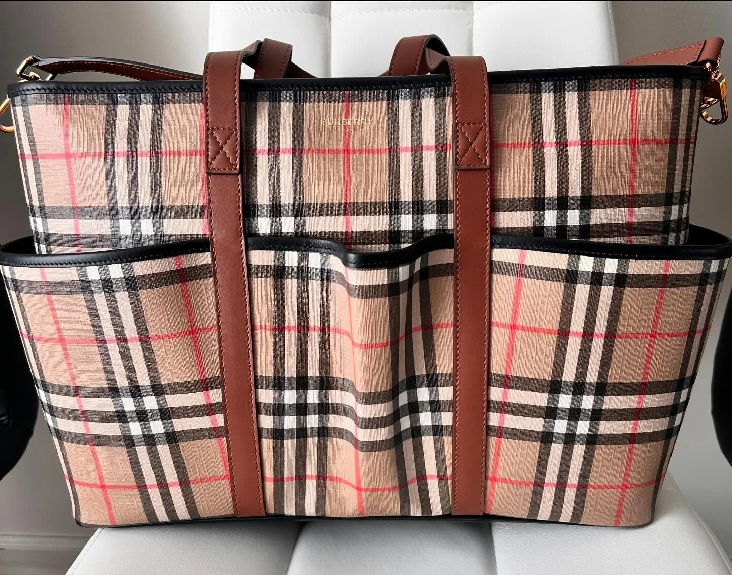 Fall in love.❤️Seasonal Sale! Your favorite designers. Bags, shoes, coats &amp; makeup that you can&rsquo;t find anywhere. Lowest prices ever! Shop link in Bio. Have a wonderful week!! #taraashdesign #poshmark #poshmarkcloset #poshmarkcommunity #posh