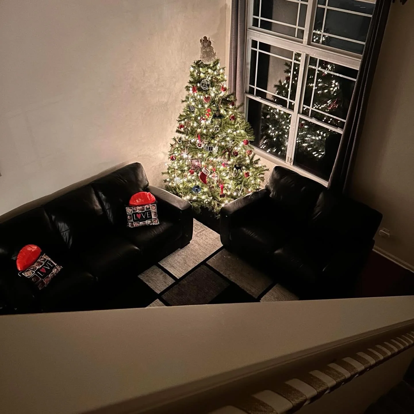 Happy Holidays! Sending the warmest wishes to everyone.❤️