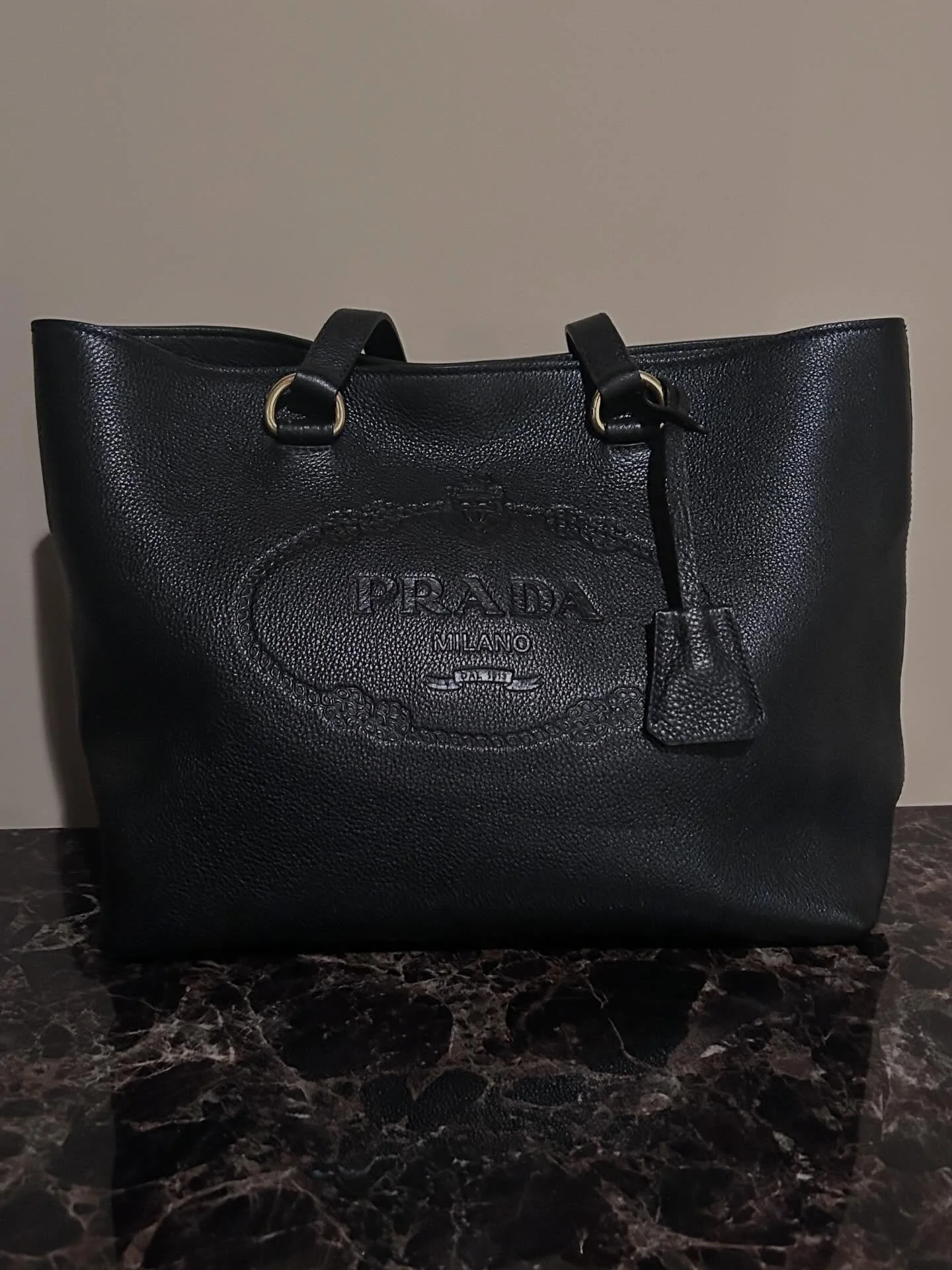 Happy Friday!! Enjoy your weekend.🩷#devilwearsprada #taraashdesign