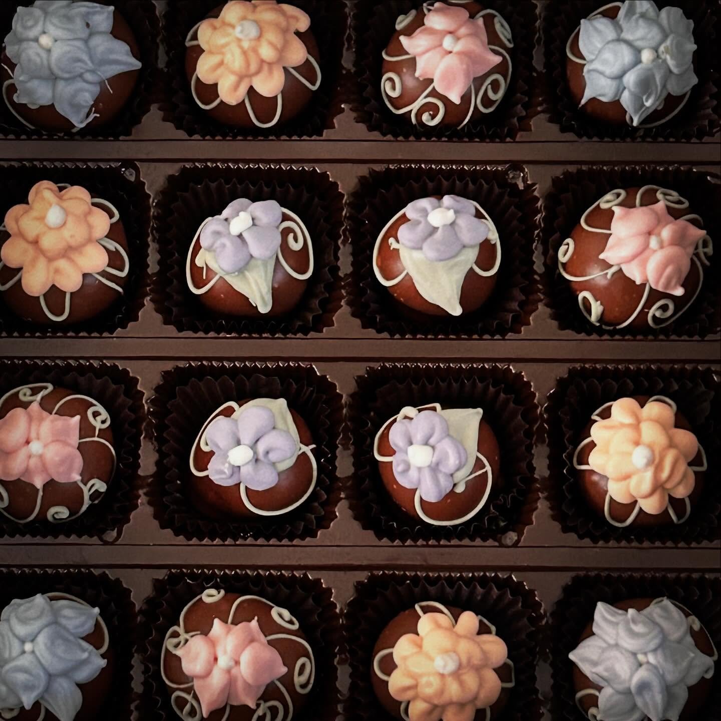 Happy National Truffle Day to everyone!! Take time to eat a sweet treat.❤️#nationaltruffleday #thecordialcherry #taraashdesign #springchocolate