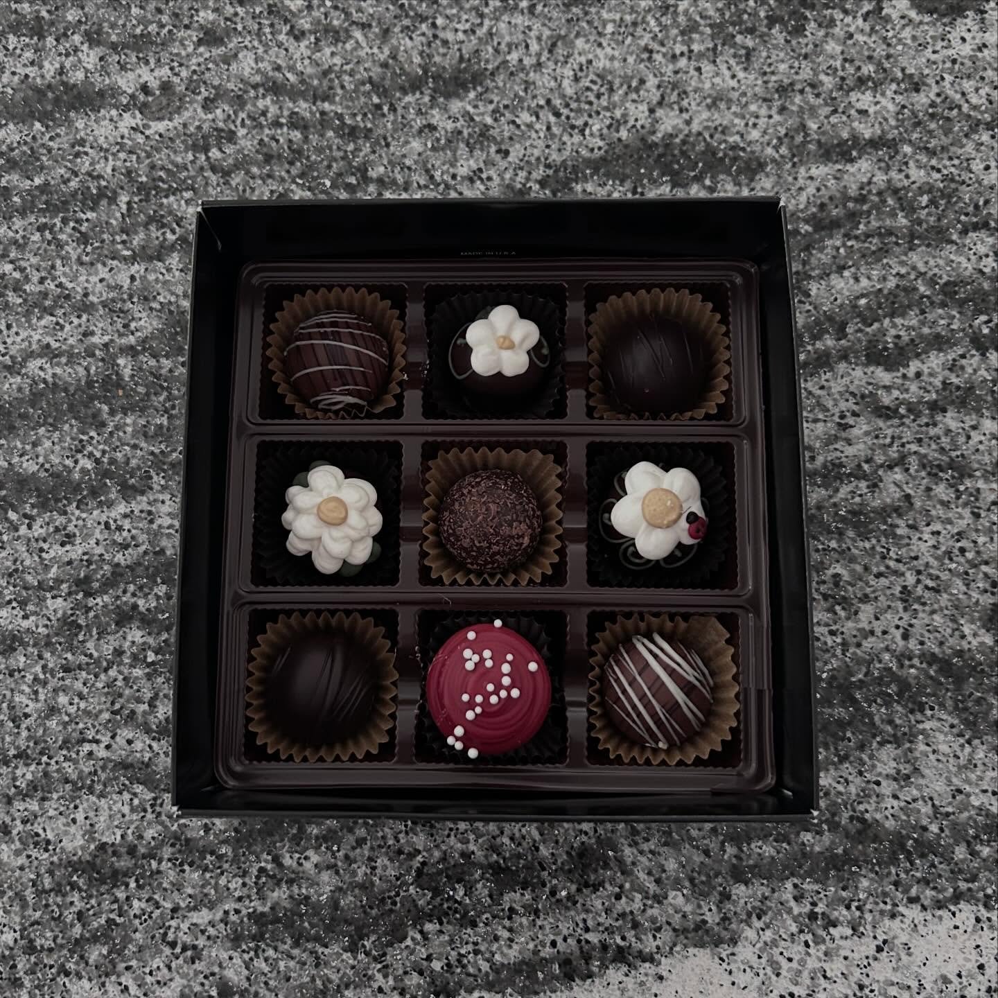 Sweetest chocolate experience. Butterflies &amp; Blossoms assortment.❤️🦋🌸thecordialcherry #taraashdesign #achocolateexperience