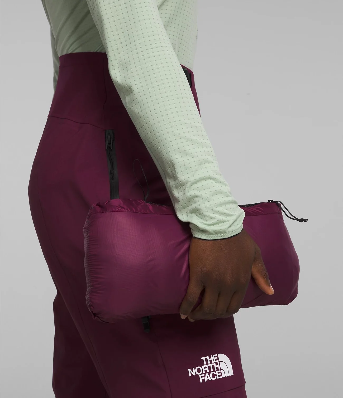 NF0A7UU1_I0H_modelalt6 copy.jpg