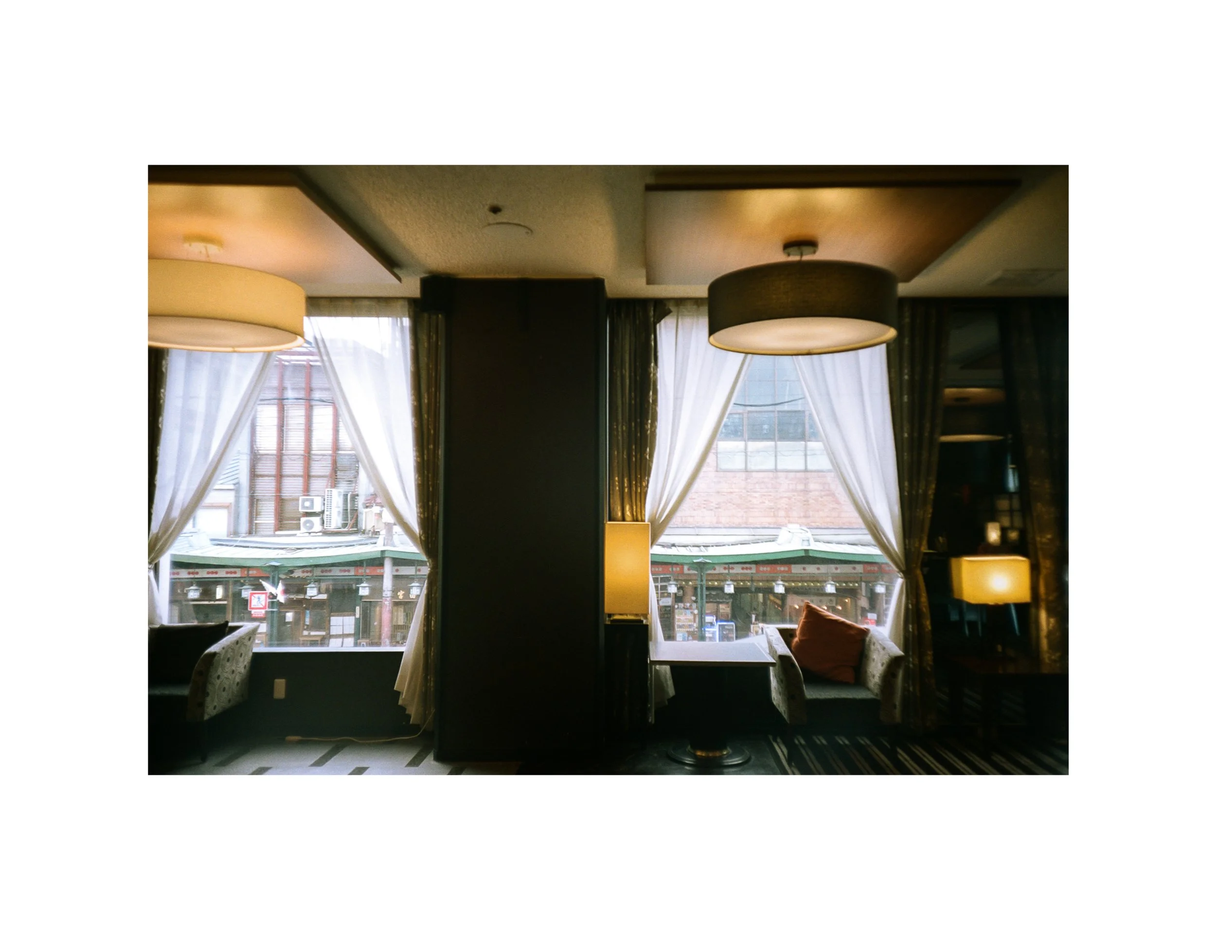 hotel lobby.  kyoto..jpg