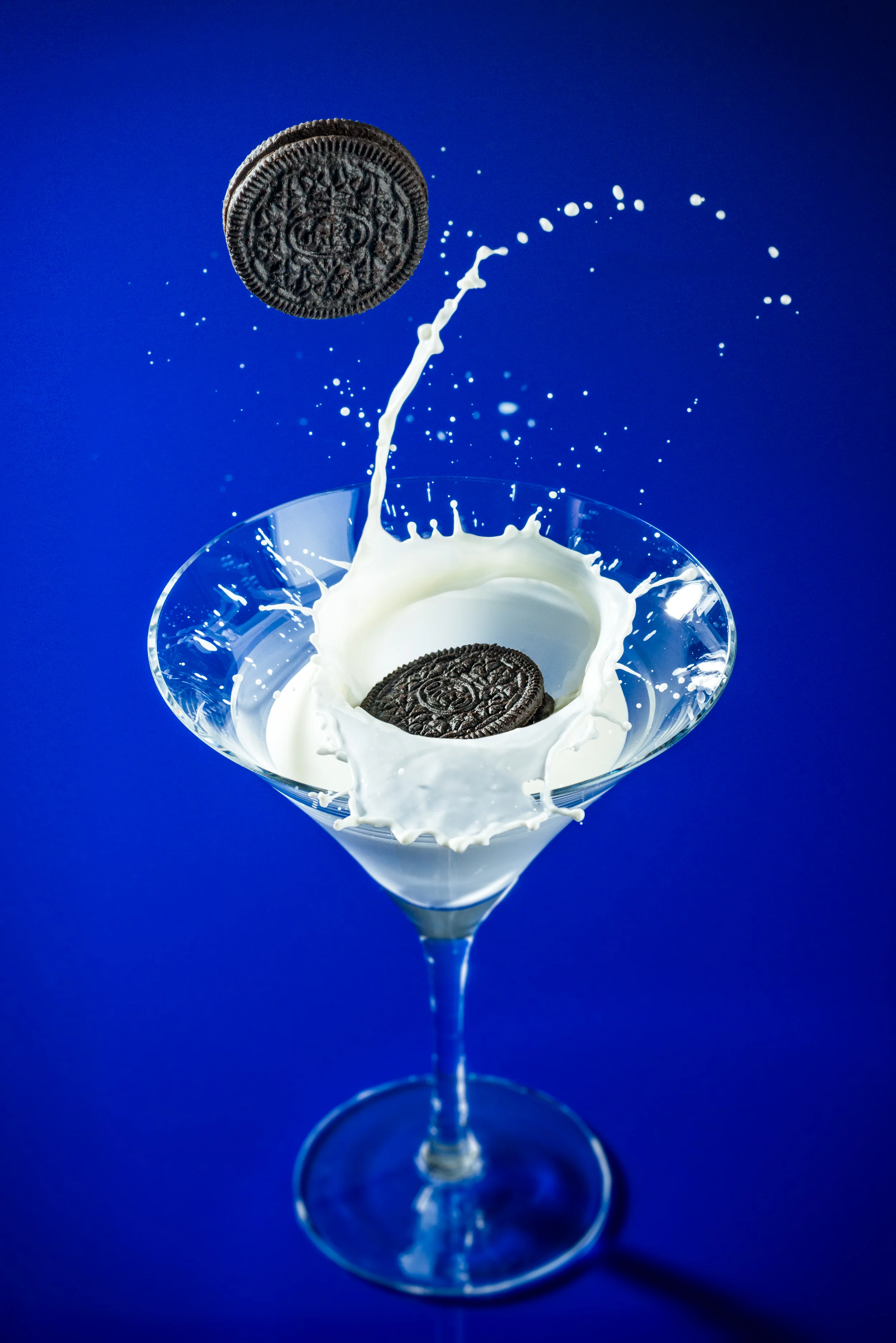 Oreo Cookies in Milk