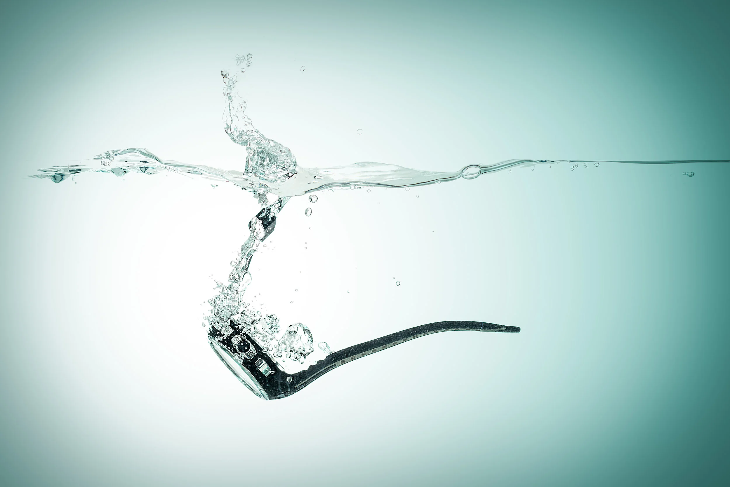 Jason_Carncross_Commercial_Photographer_Product_Denver_Photography_Oceanic_Dive_Computer_Under_Water_03.jpg
