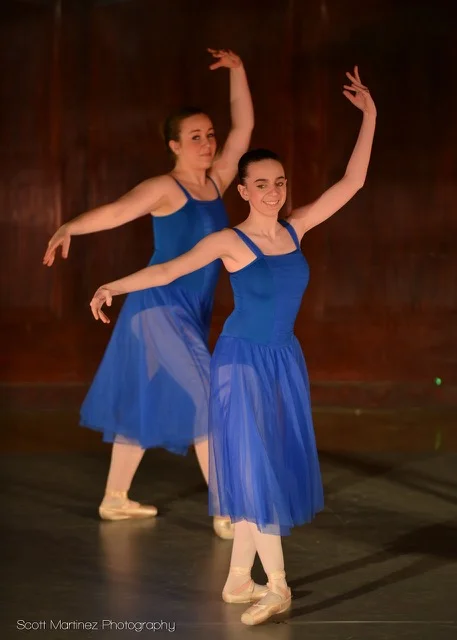 dancers-performing.jpg