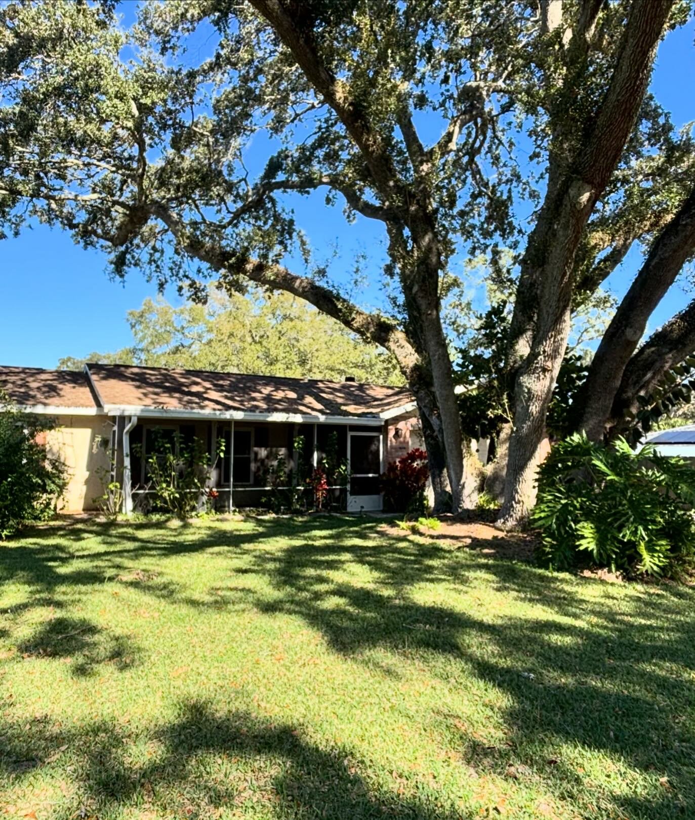 Congrats to our buyers on closing this great house in Longwood 🏡Unlike the majority of buyers, they were willing to put some work into making this house everything they want, and renovation financing is allowing them to do some key projects. It was 