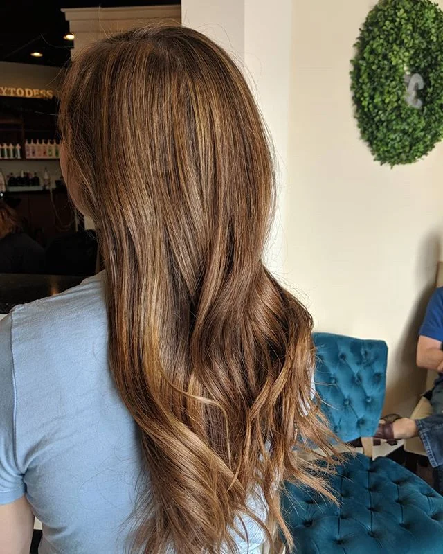 Brightened up her natural highlights! We love love to inspire confident young woman 💪❤️ #shearxings #centralpa #717 #centralpastylists #mechanicsburgpastylist #mechanicsburgpa #mechanicsburgsalon #cumberlandcounty #dillsburgpa #yorkpa #yorkpastylist #susquehannastyle #hburgmade #modernsalon #hair #licensedtocreate #framesiusa #camphill @framesiusa @framesiofficial #strike4 #lightandshine #20secondhighlights #letmeseeyourhalo