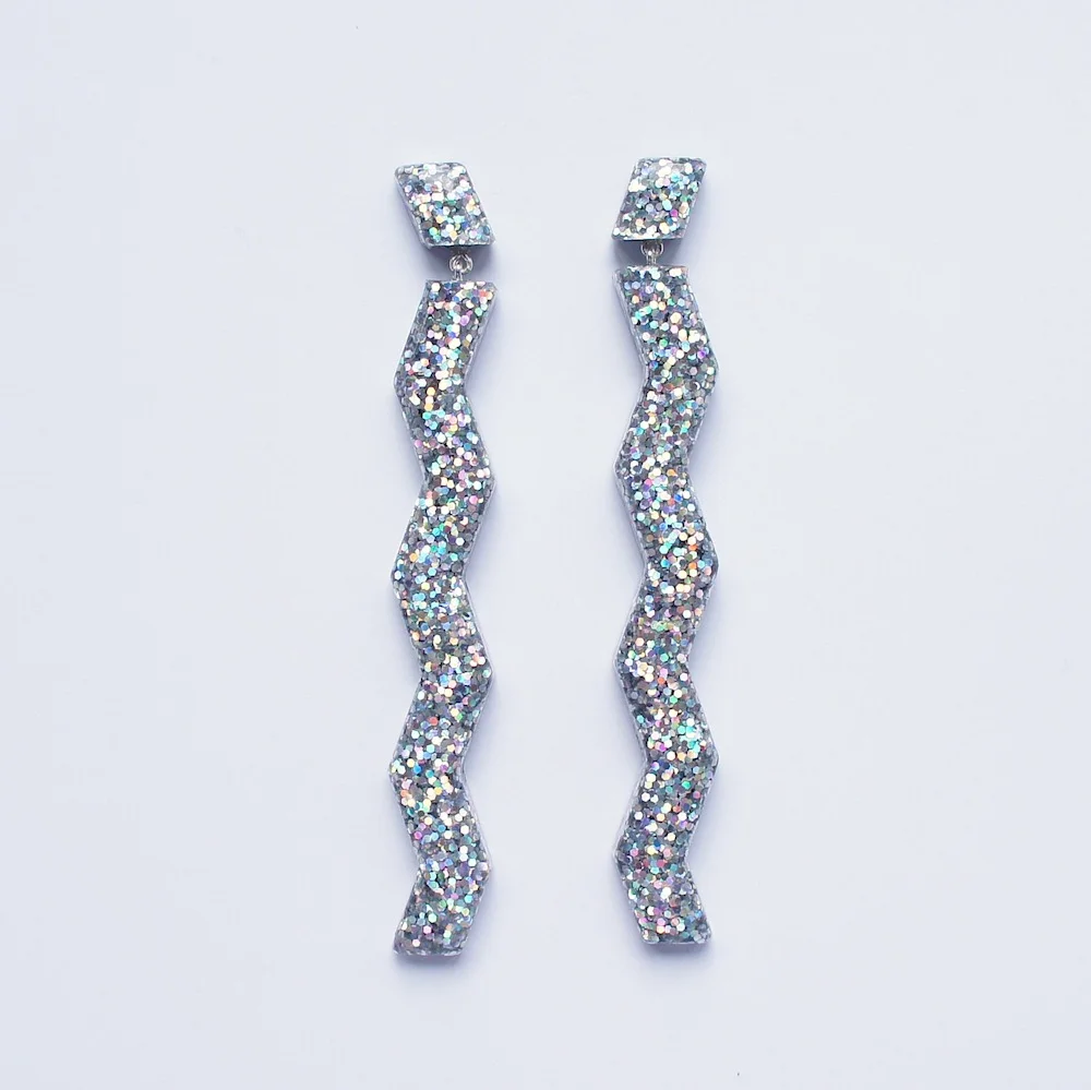 Pirdy resin Zig-Zag earrings..jpg