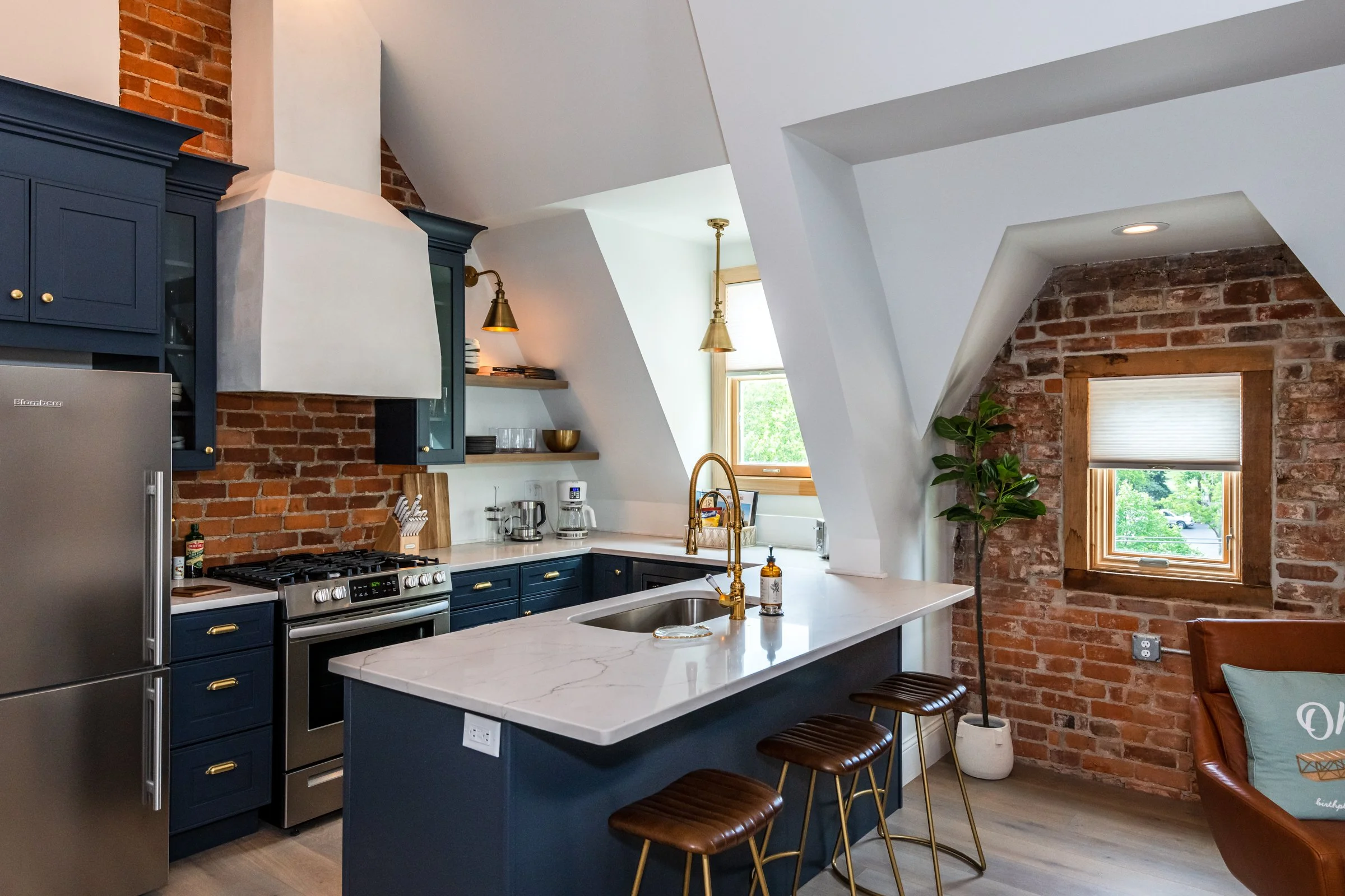 136 W Monument 2 3.jpg