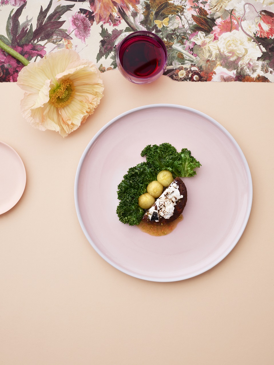 visual concepting, set design and prop styling: juuli hakkarainen food: arto rastas photo: sami repo client: viini magazine