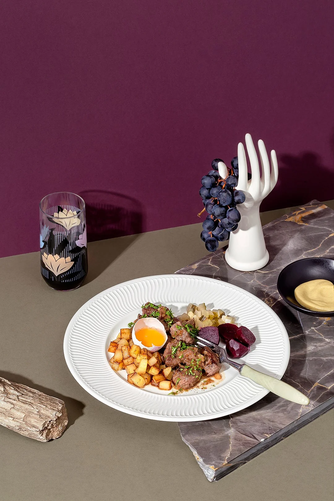 visual concepting, set design and prop styling: juuli hakkarainen photo: sami piskonen food: antti vahtera client: viini magazine
