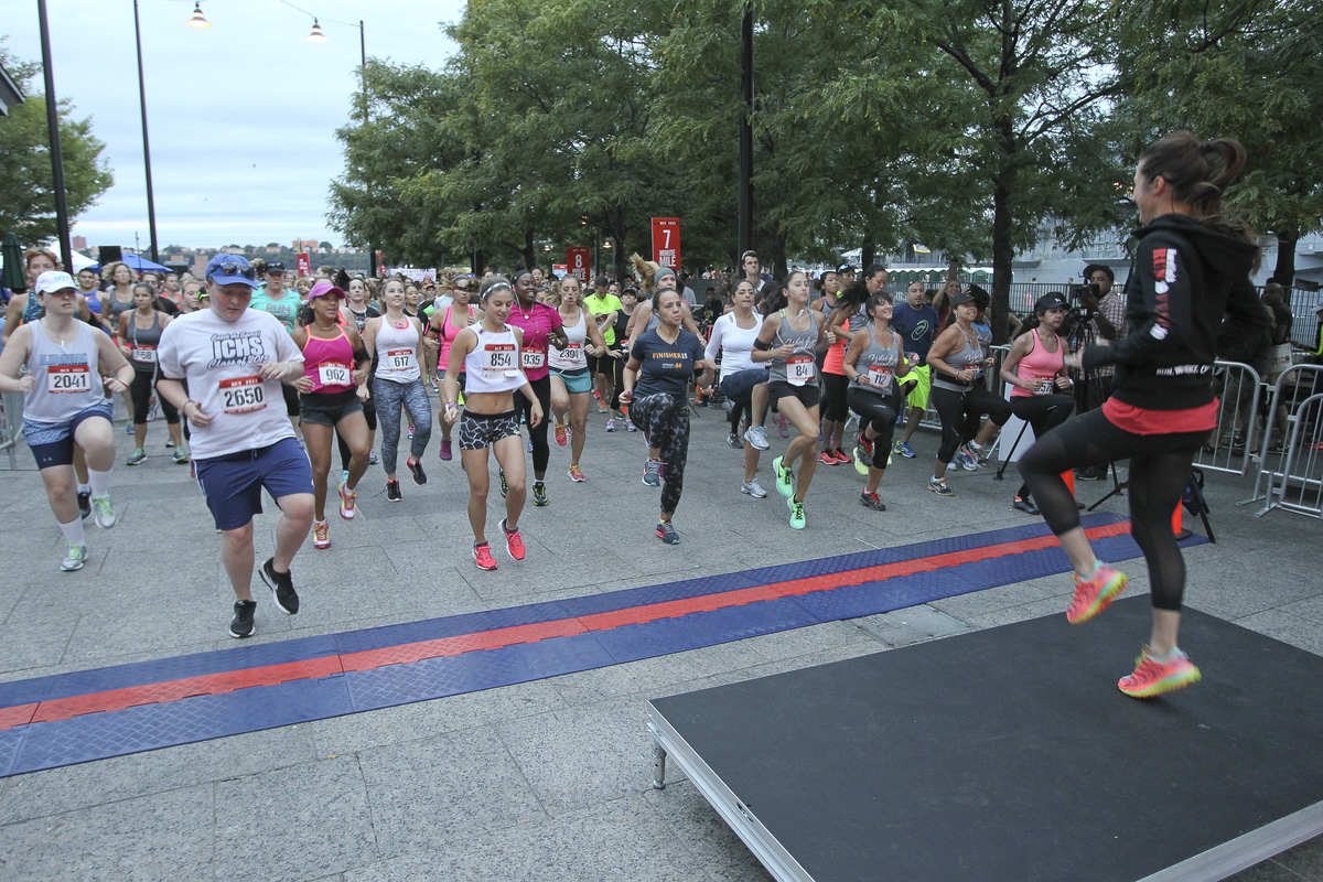 womens-health-feeds-4th-annual-run10-feed10-race-nyc_pre-race-warm-up-with-nfs-nikki-metzger-3-1.jpeg