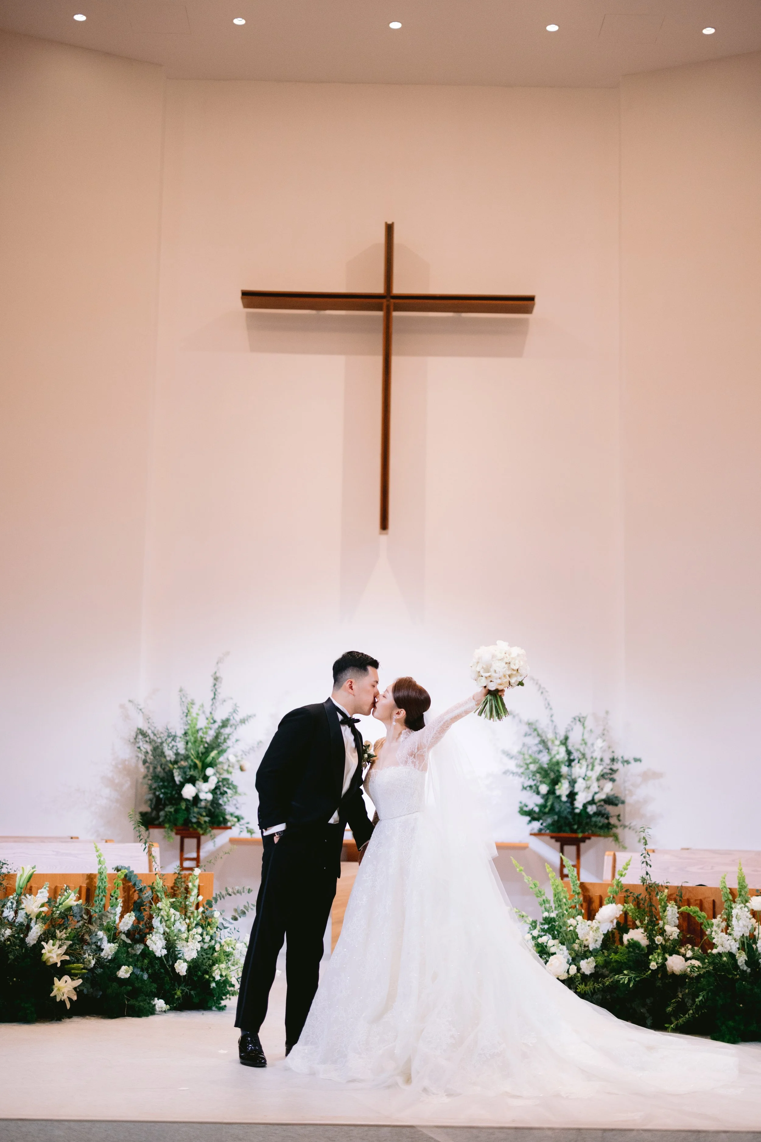 erica-michael-grand ballroom-rosewood-wedding-hong-kong-20.jpeg