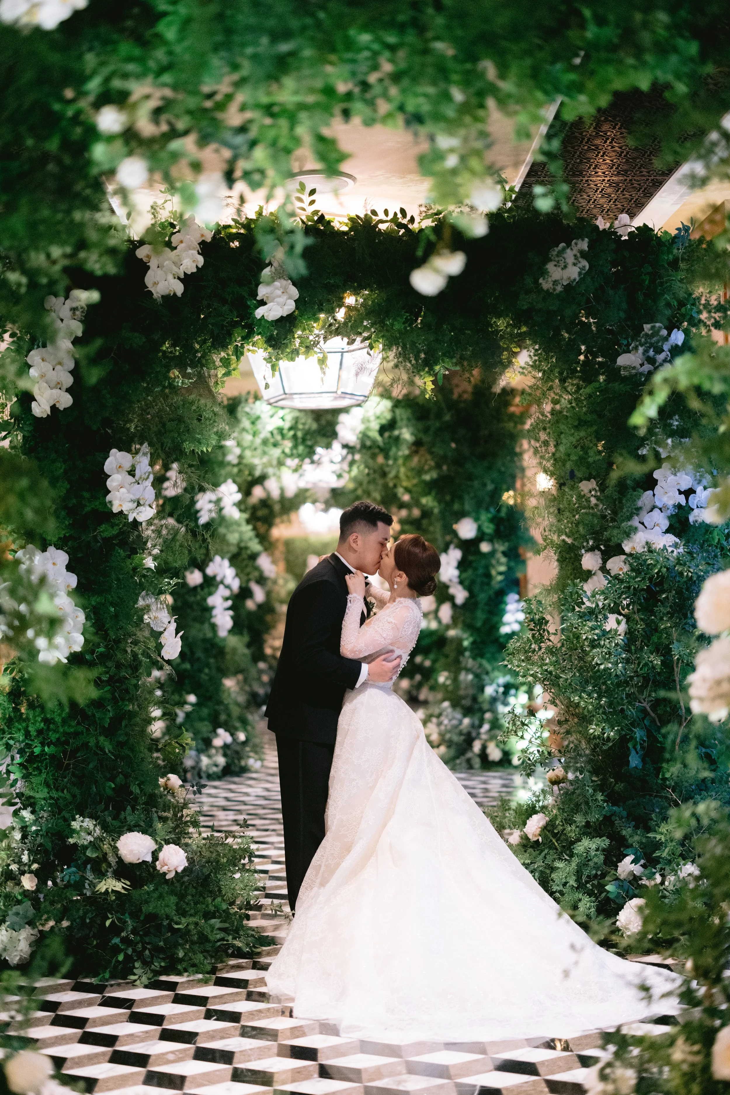 erica-michael-grand ballroom-rosewood-wedding-hong-kong-33.jpeg