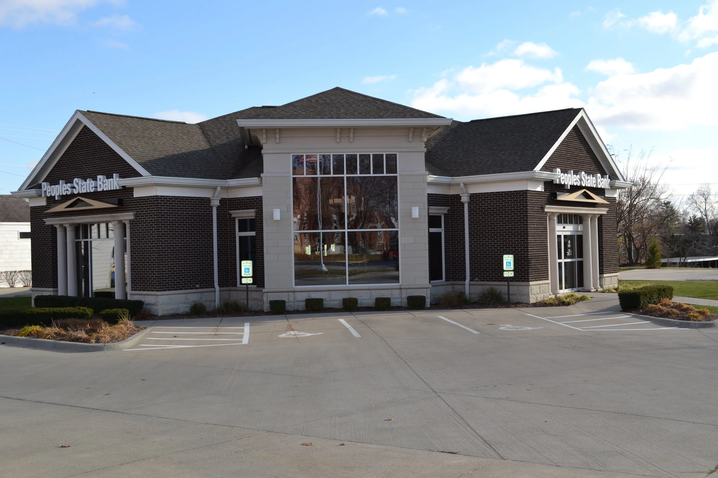 Peoples State Bank Driveup Newton IL.